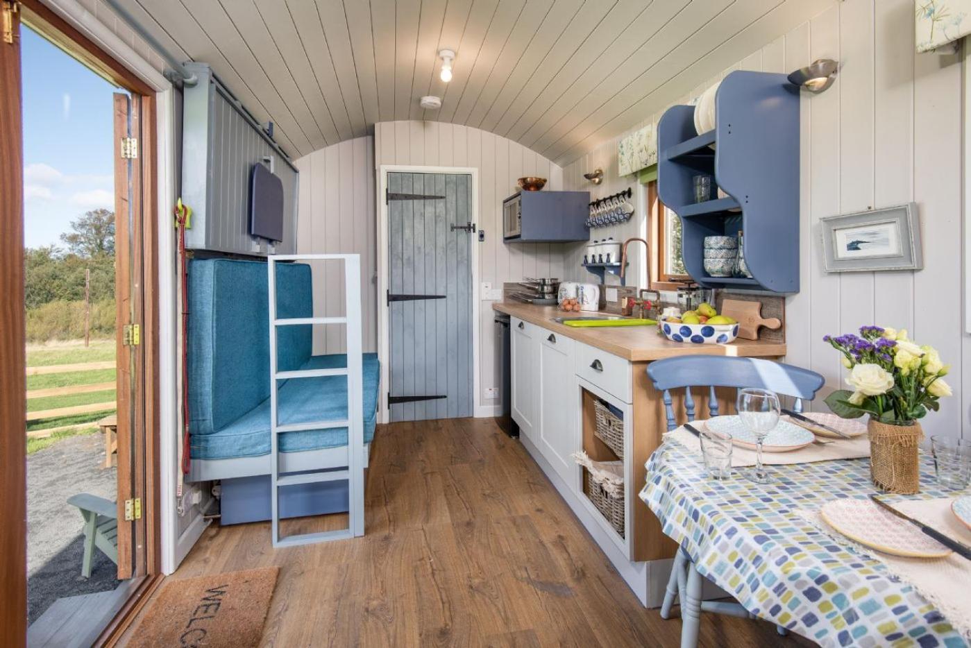Teasel Shepherd's Hut *